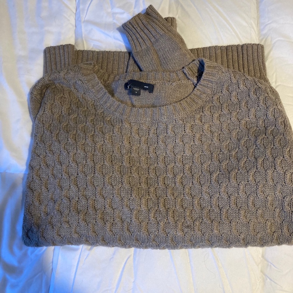 Gap sweater